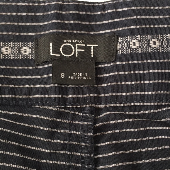 Loft, Navy and White, Side Zip, Dress Shorts, Sz 8. - Picture 4 of 8